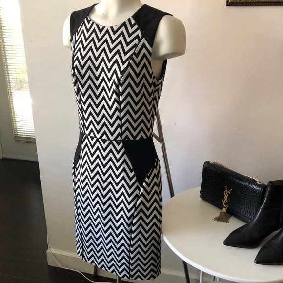 NWOT, H&M Black White Chevron Sleeveless Midi Dress Size 4 - Picture 5 of 13